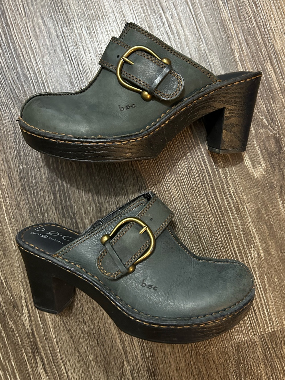 b.o.c. Green Leather Buckle Clog Heels Size 8 Mules Women’s Western Boho Y2K
